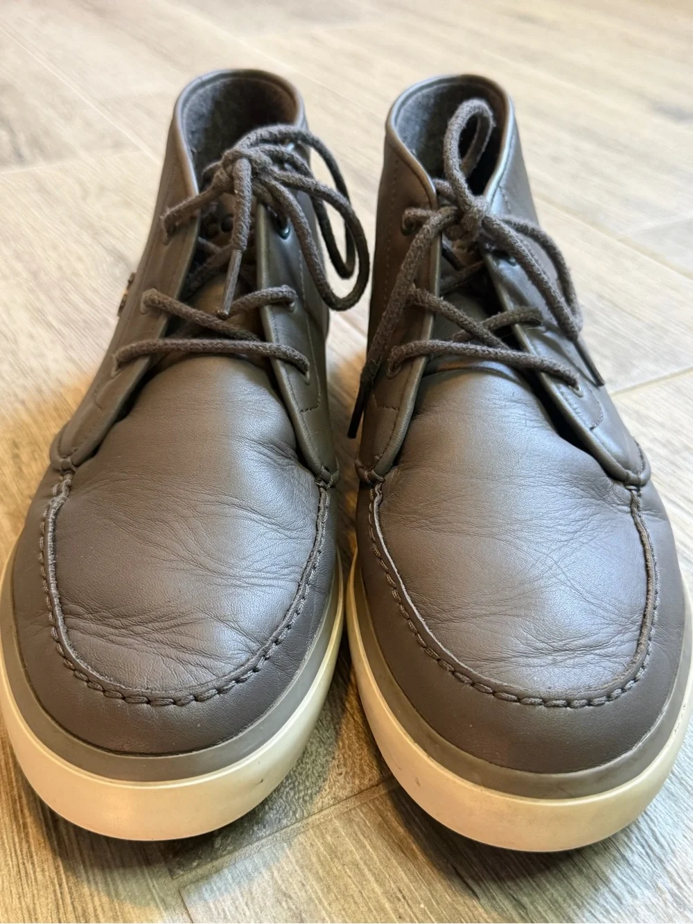 Lacoste Mens Sevrin Sneakers Gray Lace Up Mid Top Shoes US 9 Casual Designer